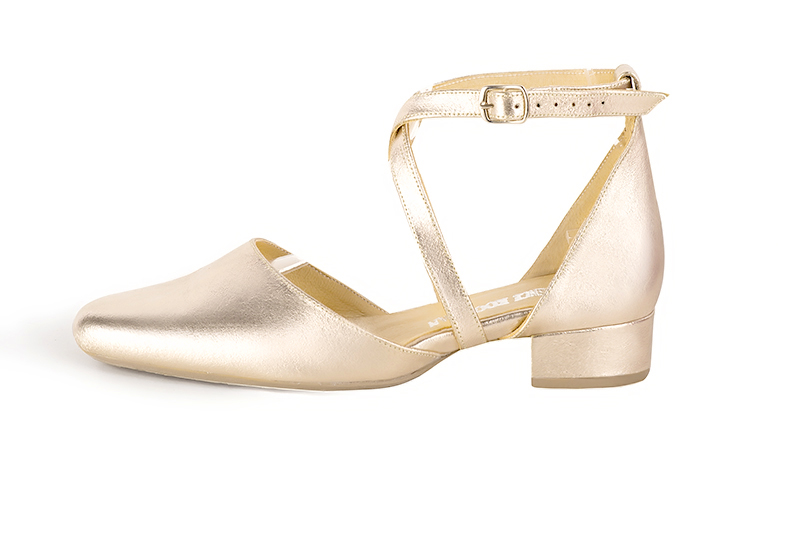 Gold women's open side shoes, with crossed straps. Round toe. Low block heels. Profile view - Florence KOOIJMAN